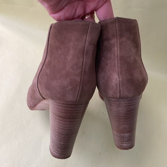 Vintage tan Manolo Blahnik suede leather booties in original box - Picture 12 of 16